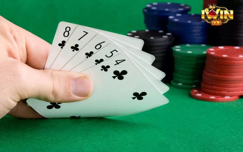 Thế bài đồng màu trong Poker là gì?